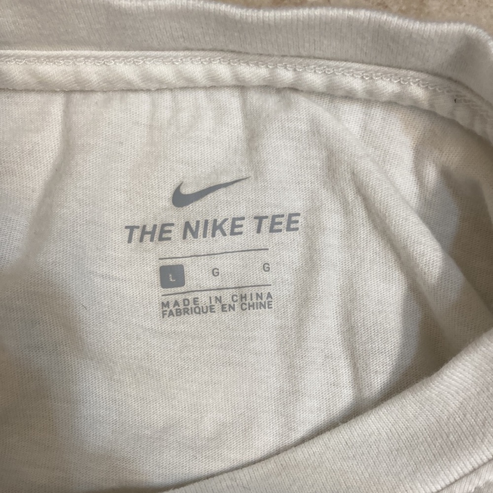 Nike tee - Picture 5 of 5